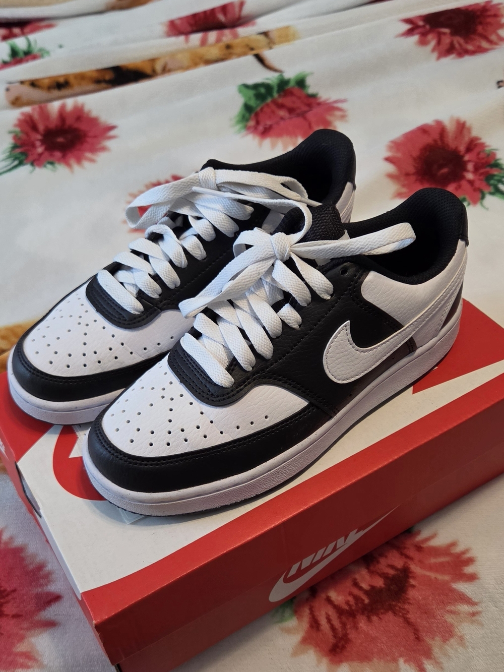 Nike Women’s Black and White Low-Top Sneakers